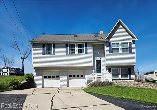 Homes for sale in Watervliet, MI | 8751 Highland Ave Rd, Watervliet, MI 49098 | MLS# 60989733