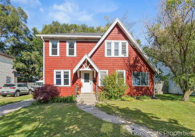 Single family home for sale at 25 Avonlea St, Grand Rapids, MI 49548 | MLS# 70564553