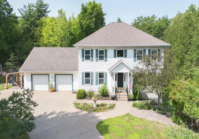 1st image of 840 E Orianna Dr, Marquette, MI 49855 | MLS# 50217883