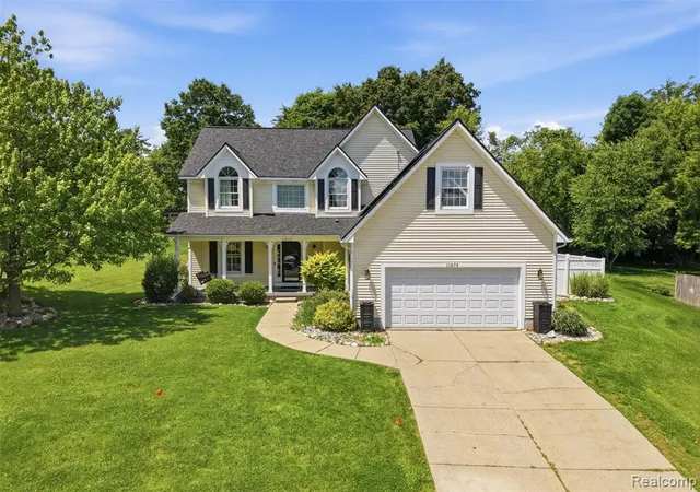 Homes for sale in Fenton, MI | 11673 Orchardview Dr, Fenton, MI 48430 | MLS# 61005877