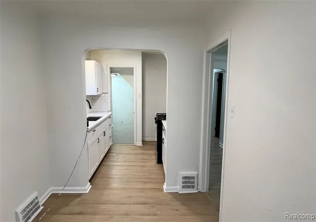 3rd image of 19546 Fairport St, Detroit, MI 48205 | MLS# 60994875