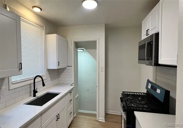 4th image of 19546 Fairport St, Detroit, MI 48205 | MLS# 60994875