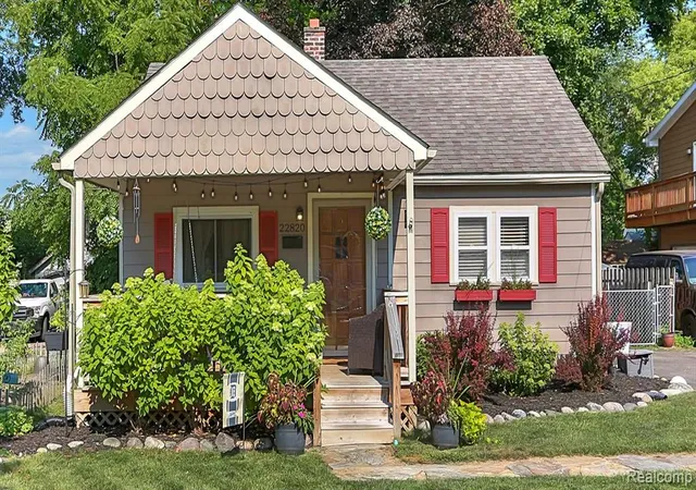 Photo 2 of Sale Pending at 22820 Power Rd, Farmington, MI 48336 | MLS# 61016927 | Listing updated on 2026-08-25