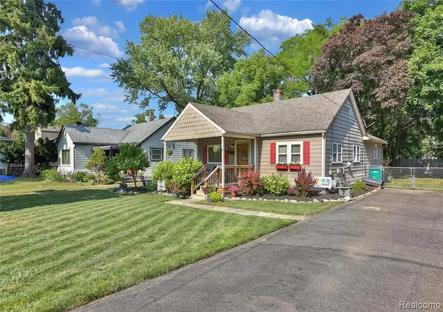 Photo 3 of Sale Pending at 22820 Power Rd, Farmington, MI 48336 | MLS# 61016927 | Listing updated on 2026-08-25