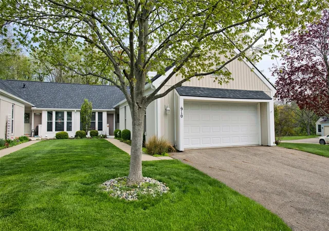 1st image of 910 Cherrywood Cir, Portland, MI 48875 | MLS# 70530711