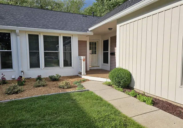 42nd image of 910 Cherrywood Cir, Portland, MI 48875 | MLS# 70530711