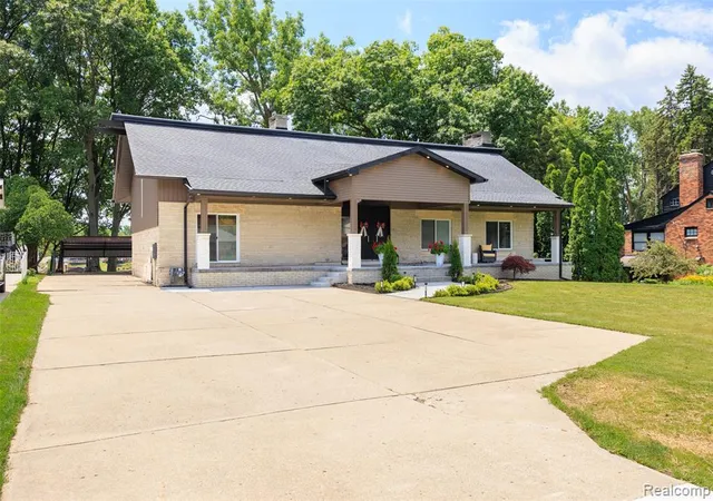 2nd image of 44429 Harmony Ln, Belleville, MI 48111 2409 | MLS# 61006472