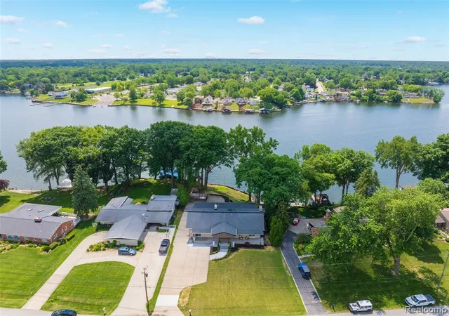 3rd image of 44429 Harmony Ln, Belleville, MI 48111 2409 | MLS# 61006472