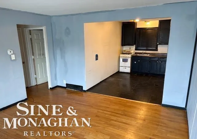 5th image of 16666 E 8 Mile Rd, Detroit, MI 48205 | MLS# 50207257