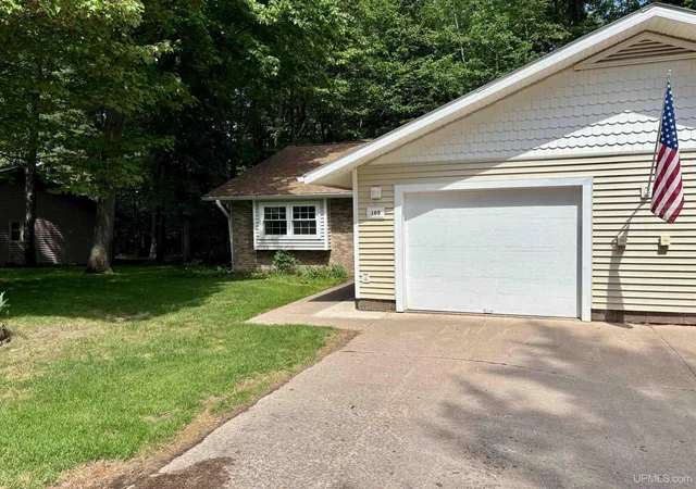 2nd image of 108 Forest Ridge Dr, Marquette, MI 49855 | MLS# 50211032