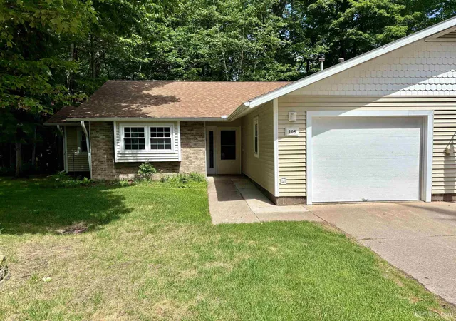 Listing Photo 3 - Condo for sale in building located at 108 Forest Ridge Dr, Marquette, MI 49855