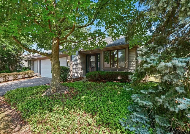 Photo 3 of Condo for sale at 2779 Mulford Dr, Grand Rapids, MI 49546 | MLS# 70546115 | Listing updated on 2026-07-26