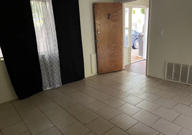 4th image of 1324 Earlmour Blvd, Flint, MI 48506 | MLS# 50192335