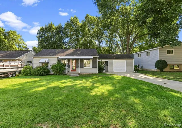Photo 2 of Sale Pending at 3440 Mills Acres St, Flint, MI 48506 2172 | MLS# 61024735 | Listing updated on 2026-08-30