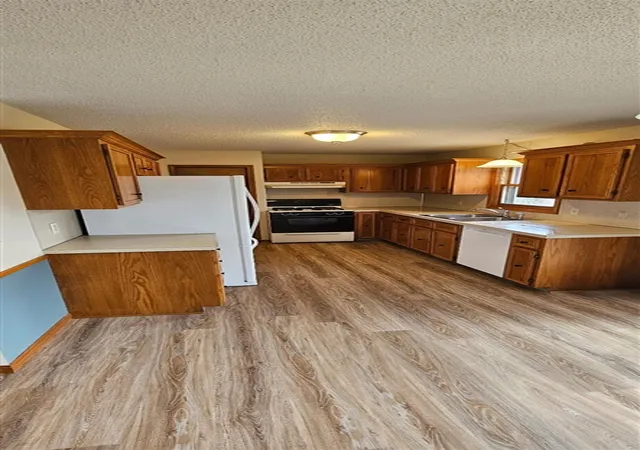 Photo 3 of Sale Pending at 2572 2574 Prairie St, Wyoming, MI 49519 | MLS# 70547250 | Listing updated on 2026-08-04