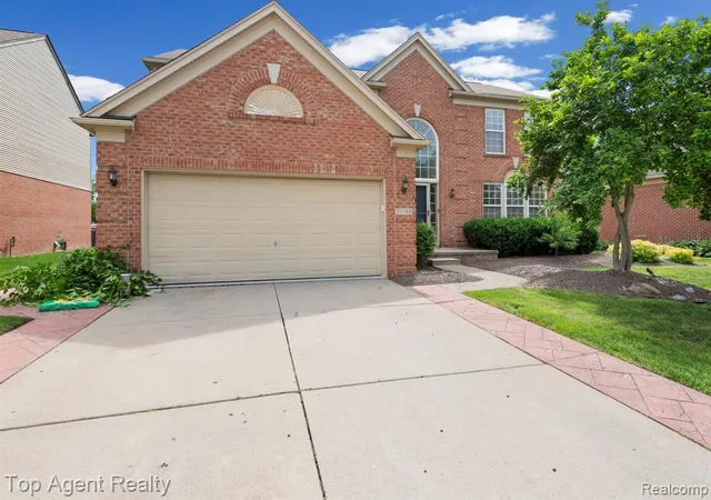 2nd image of 33780 Stonecrest Dr, Sterling Heights, MI 48312 | MLS# 61007979