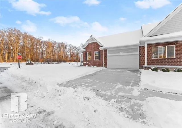 Photo 2 of Condo for sale at 1435 Luxington Dr, Lapeer, MI 48446 | MLS# 50200855 | Listing updated on 2026-03-09