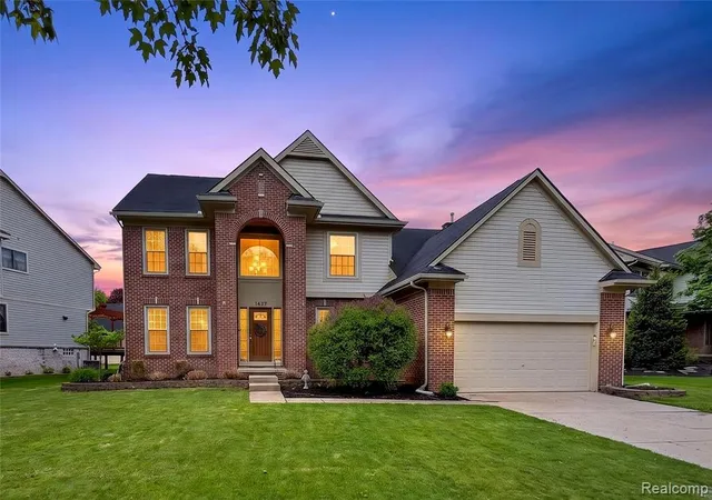 Homes for sale in Wixom, MI | 1427 Trailside Blvd, Wixom, MI 48393 | MLS# 60994898