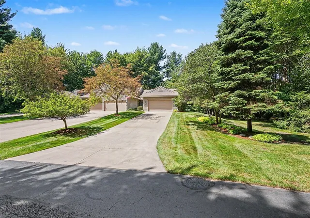Photo 3 of Sale Pending at 517 Tournament Cir #4, Muskegon, MI 49444 | MLS# 70553904 | Listing updated on 2026-09-03
