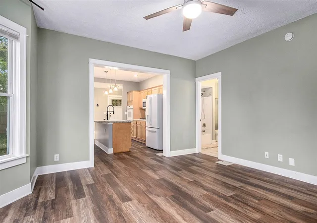 3rd image of 940 Eastern Ave, Grand Rapids, MI 49507 | MLS# 70496169