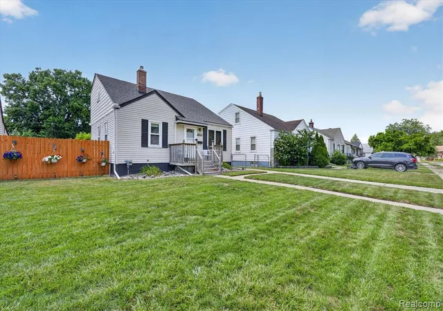 Photo 3 of Sale Pending at 29243 Harding St, Roseville, MI 48066 | MLS# 61019611 | Listing updated on 2026-08-18