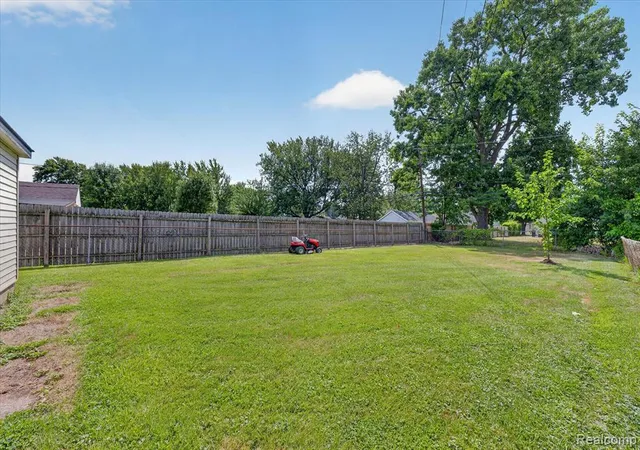 Photo 46 of Sale Pending at 29243 Harding St, Roseville, MI 48066 | MLS# 61019611 | Listing updated on 2026-08-18
