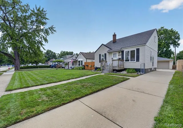 Photo 5 of Sale Pending at 29243 Harding St, Roseville, MI 48066 | MLS# 61019611 | Listing updated on 2026-08-18