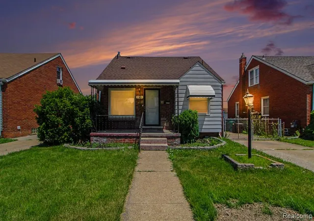 Photo 1 of Sale Pending at 1548 Cleveland Ave, Lincoln Park, MI 48146 2337 | MLS# 61012302 | Listing updated on 2026-10-06