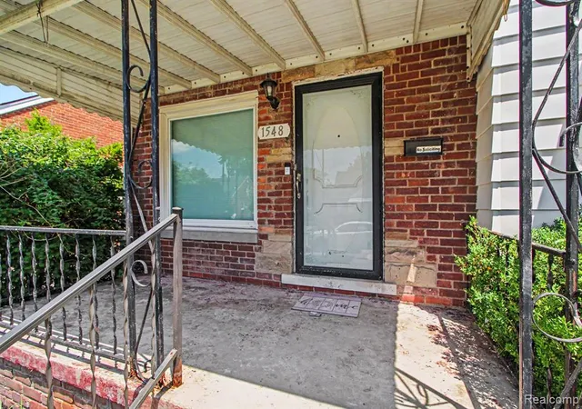 Photo 4 of Sale Pending at 1548 Cleveland Ave, Lincoln Park, MI 48146 2337 | MLS# 61012302 | Listing updated on 2026-10-06