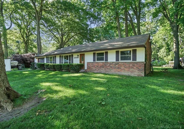 Homes for sale in Clinton Township, MI | 21940 Ulrich St, Clinton Township, MI 48036 | MLS# 50212298