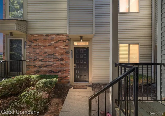 1st image of 22140 Indian Creek Dr, Farmington Hills, MI 48335 5540 | MLS# 60943158