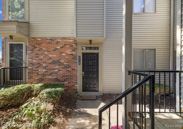 2nd image of 22140 Indian Creek Dr, Farmington Hills, MI 48335 5540 | MLS# 60943158