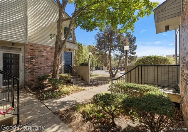 4th image of 22140 Indian Creek Dr, Farmington Hills, MI 48335 5540 | MLS# 60943158