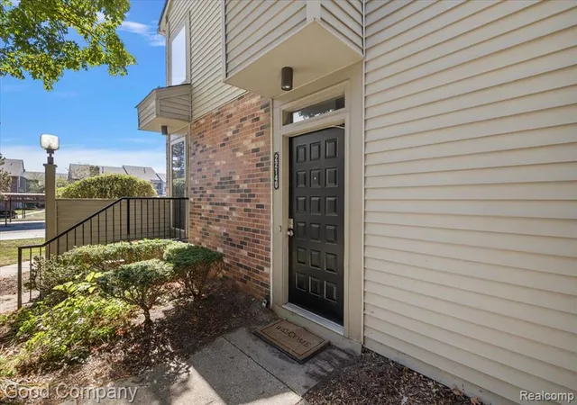 5th image of 22140 Indian Creek Dr, Farmington Hills, MI 48335 5540 | MLS# 60943158