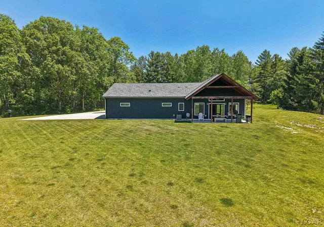 Homes for sale in Manchester, MI | 20785 Hogan Rd, Manchester, MI 48158 | MLS# 50209659