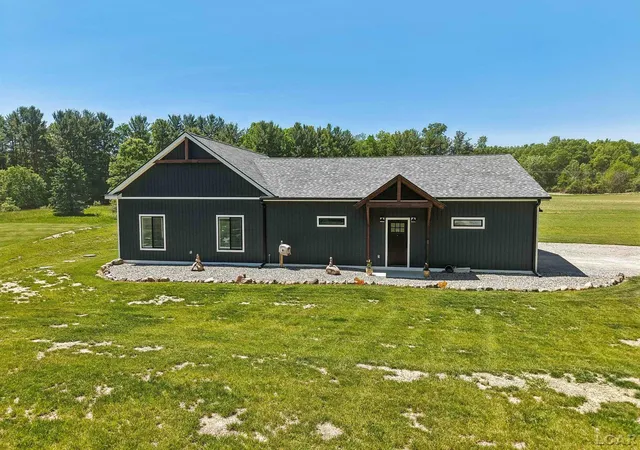 Homes for sale in Manchester, MI | 20785 Hogan Rd, Manchester, MI 48158 | MLS# 50209659