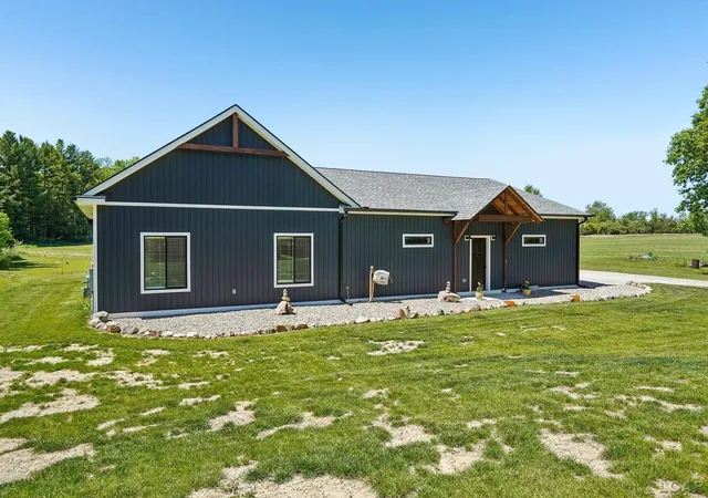 Homes for sale in Manchester, MI | 20785 Hogan Rd, Manchester, MI 48158 | MLS# 50209659