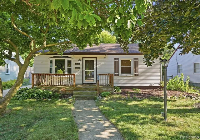 1st image of 1815 Barrett Ave, Royal Oak, MI 48067 | MLS# 61019492