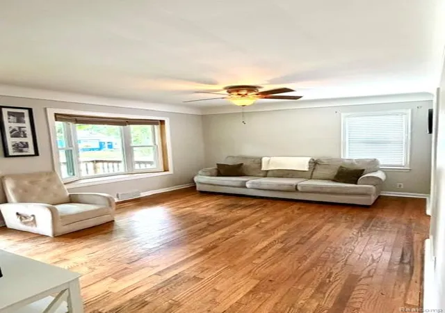2nd image of 1815 Barrett Ave, Royal Oak, MI 48067 | MLS# 61019492