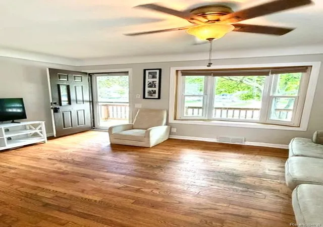 3rd image of 1815 Barrett Ave, Royal Oak, MI 48067 | MLS# 61019492