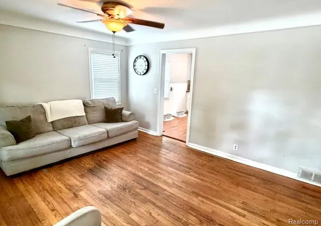 4th image of 1815 Barrett Ave, Royal Oak, MI 48067 | MLS# 61019492