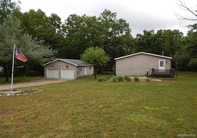 Homes for sale in Roscommon, MI | 2389 W Maplehurst Dr, Roscommon, MI 48653 | MLS# 60995264
