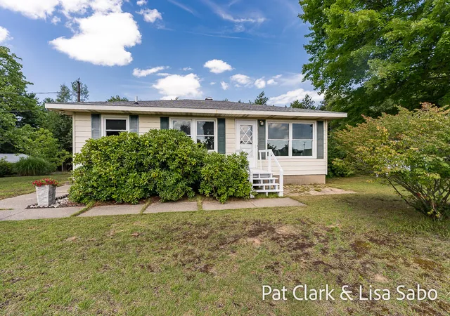 1st image of 15775 Lincoln St, Grand Haven, MI 49417 | MLS# 70554055