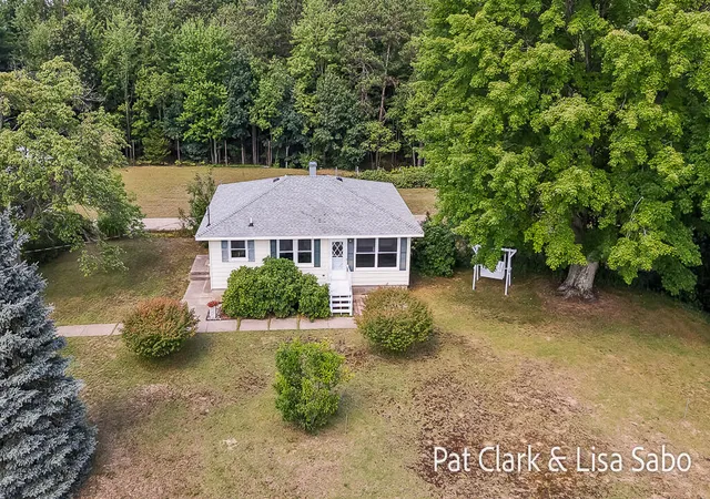 2nd image of 15775 Lincoln St, Grand Haven, MI 49417 | MLS# 70554055