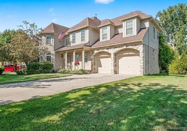 3rd image of 49235 Yale Dr, Macomb, MI 48044 | MLS# 61017980