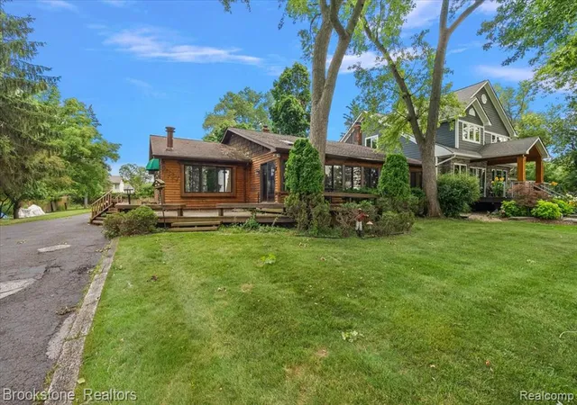 Homes for sale in Novi, MI | 1167 E Lake Dr, Novi, MI 48377 | MLS# 61010396
