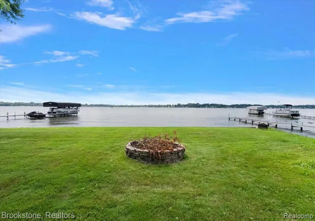 Homes for sale in Novi, MI | 1167 E Lake Dr, Novi, MI 48377 | MLS# 61010396