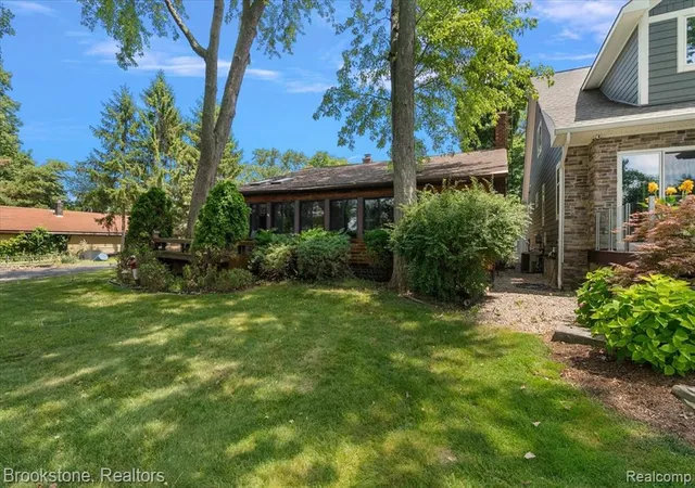 Homes for sale in Novi, MI | 1167 E Lake Dr, Novi, MI 48377 | MLS# 61010396