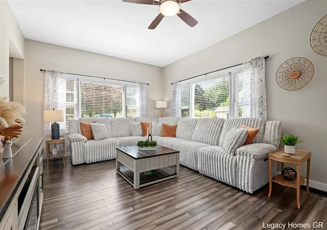 Photo 4 of Single family home for sale at 1042 Patton Ave, Grand Rapids, MI 49504 | MLS# 70552231 | Listing updated on 2026-10-04