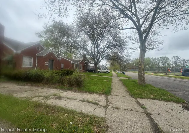 2nd image of 11851 Lakepointe St, Detroit, MI 48224 1103 | MLS# 60989072